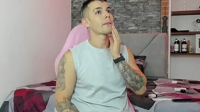 BooyHott  online show from 5, 2, 2026