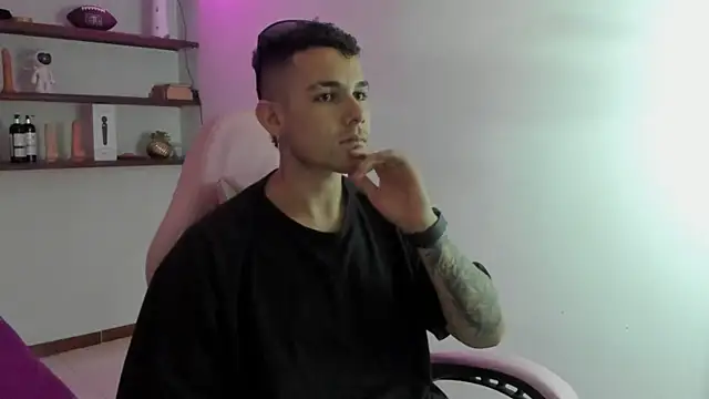 BooyHott  online show from 21, 12, 2025