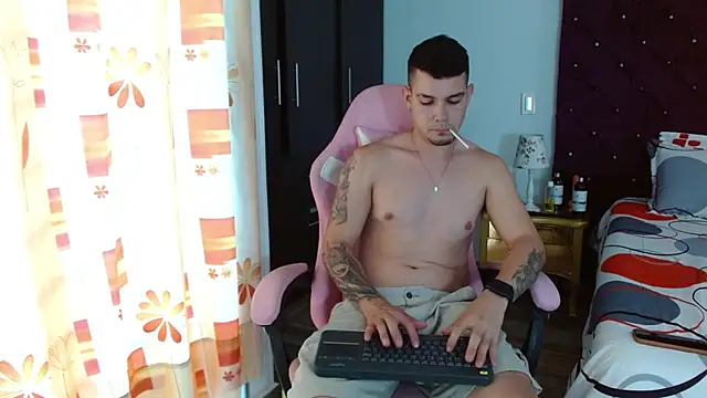 Snapshot of BooyHott_ chatting on 23, 10, 2025 BooyHott online show from 23, 10, 2025