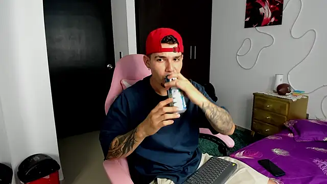 Snapshot of BooyHott_ chatting on 16, 10, 2025 BooyHott online show from 16, 10, 2025