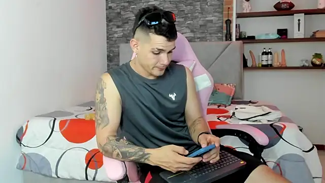 BooyHott  online show from 9, 1, 2026