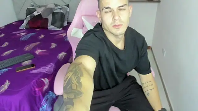 BooyHott  online show from 5, 12, 2025