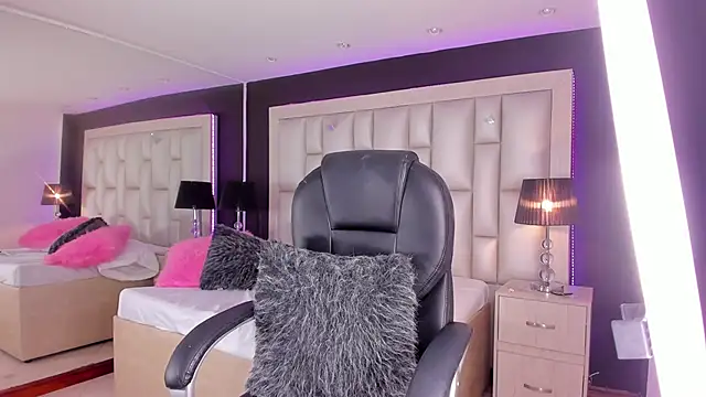 LuisaJonnes  online show from 8, 4, 2026