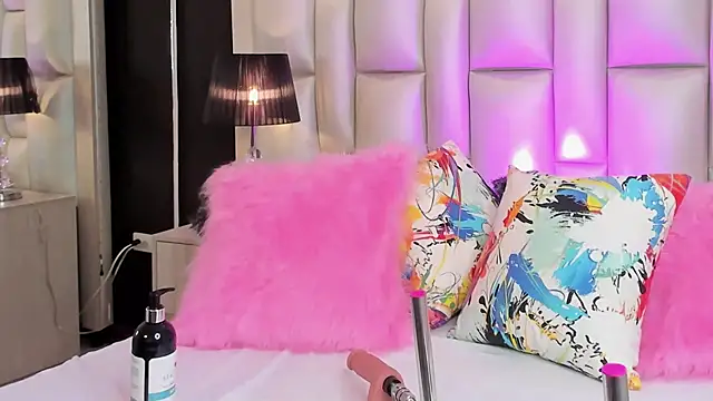 LuisaJonnes  online show from 21, 10, 2025