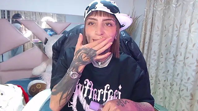 Gyal 8  online show from 13, 10, 2025