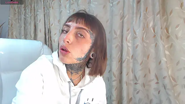 Snapshot of Gyal_8_ chatting on 3, 10, 2025 Gyal 8 online show from 3, 10, 2025