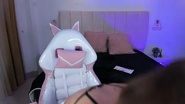 Gyal 8  online show from 28, 11, 2025