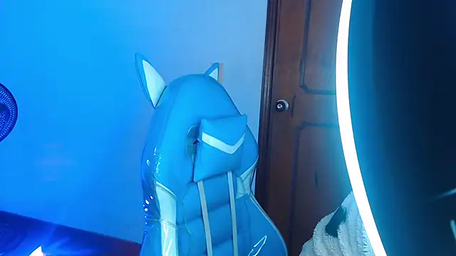 Gyal 8  online show from 13, 11, 2025