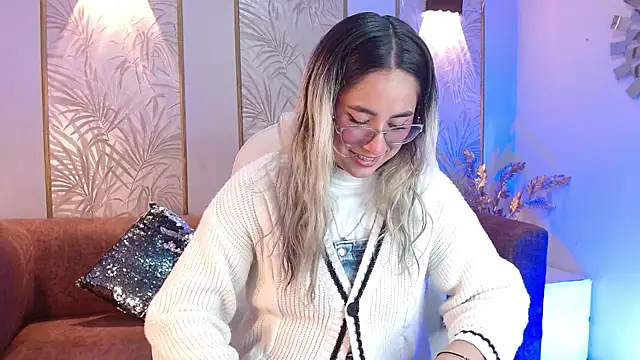 LunaaGrey  online show from 4, 10, 2025