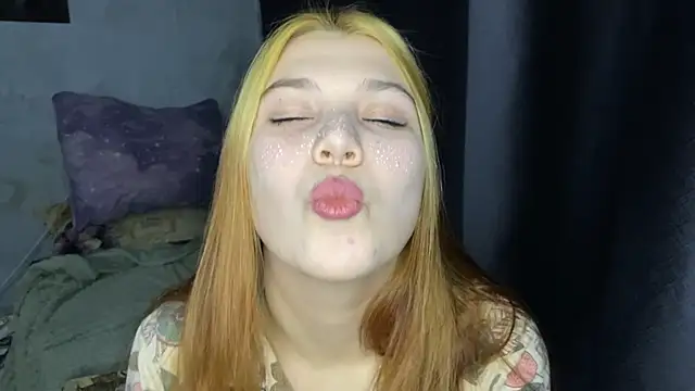 Snapshot of Elvira8cute chatting on 19, 10, 2025 Elvira8cute online show from 19, 10, 2025