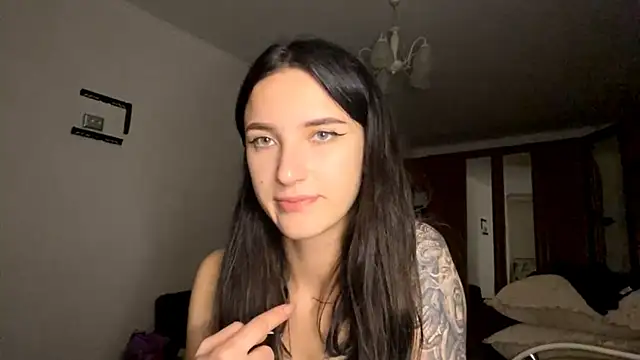 TifanyRawi online show from 3, 10, 2025