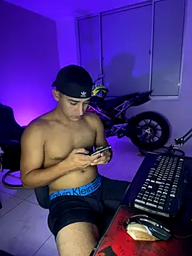 Snapshot of maxx_027 chatting on 7, 10, 2025 maxx 027 online show from 7, 10, 2025