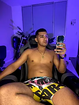 Snapshot of maxx_027 chatting on 3, 10, 2025 maxx 027 online show from 3, 10, 2025