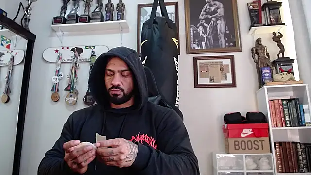 henryhadesflirt online show from 17, 4, 2026