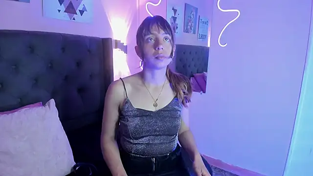 Snapshot of Bluee_bombon chatting on 28, 9, 2025 Bluee bombon online show from 28, 9, 2025