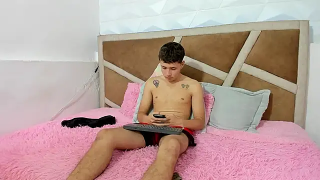 Julian wolf18 online show from 3, 12, 2025