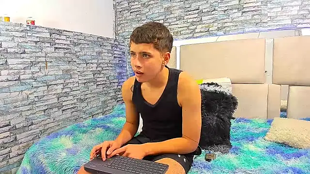 Julian wolf18 online show from 16, 10, 2025