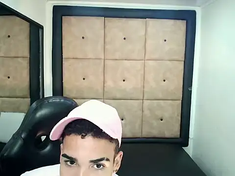 PatrickXX 1 online show from 2, 10, 2025