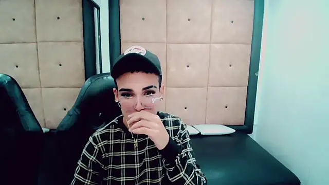 PatrickXX 1 online show from 6, 10, 2025
