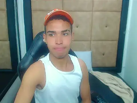 PatrickXX 1 online show from 28, 9, 2025