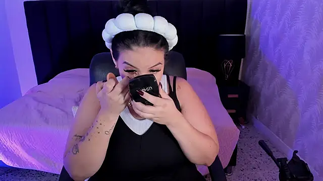 Snapshot of camiladuke7 chatting on 19, 11, 2025 camiladuke7 online show from 19, 11, 2025