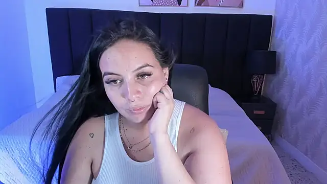 Snapshot of camiladuke7 chatting on 4, 12, 2025 camiladuke7 online show from 4, 12, 2025