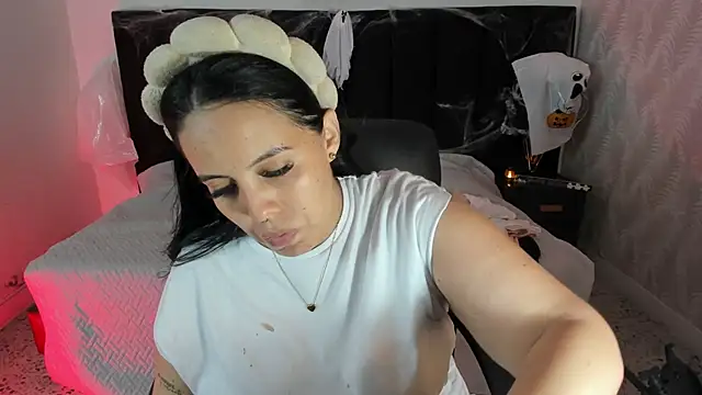 Snapshot of camiladuke7 chatting on 29, 10, 2025 camiladuke7 online show from 29, 10, 2025