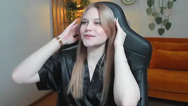 Snapshot of AriaWell chatting on 16, 10, 2025 AriaWell online show from 16, 10, 2025