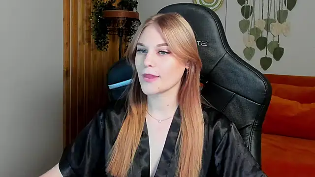 Snapshot of AriaWell chatting on 30, 10, 2025 AriaWell online show from 30, 10, 2025