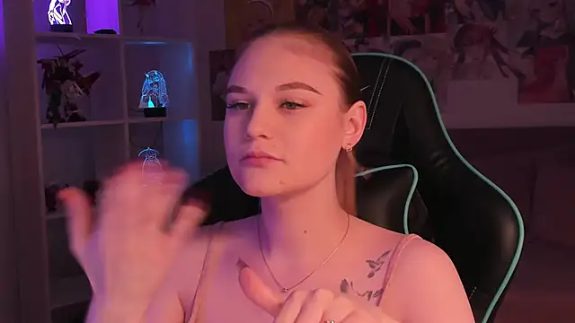 Snapshot of AriaWell chatting on 21, 11, 2025 AriaWell online show from 21, 11, 2025