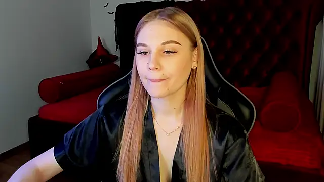 Snapshot of AriaWell chatting on 10, 11, 2025 AriaWell online show from 10, 11, 2025