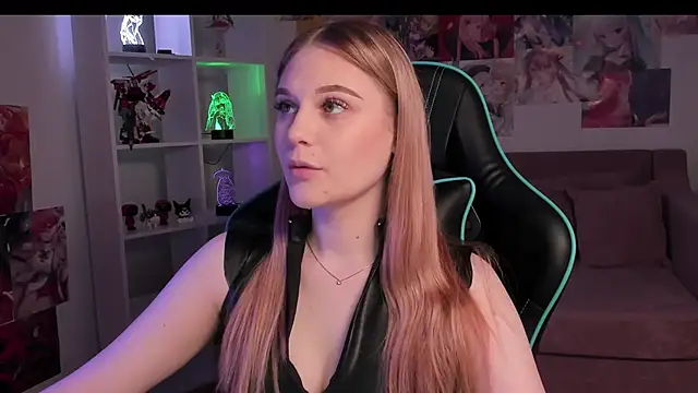 Snapshot of AriaWell chatting on 17, 11, 2025 AriaWell online show from 17, 11, 2025