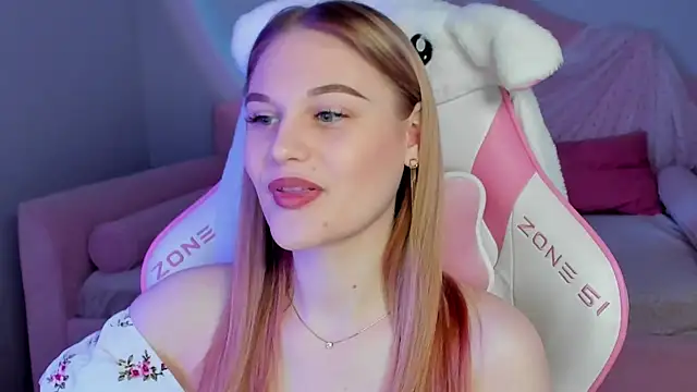 Snapshot of AriaWell chatting on 25, 11, 2025 AriaWell online show from 25, 11, 2025