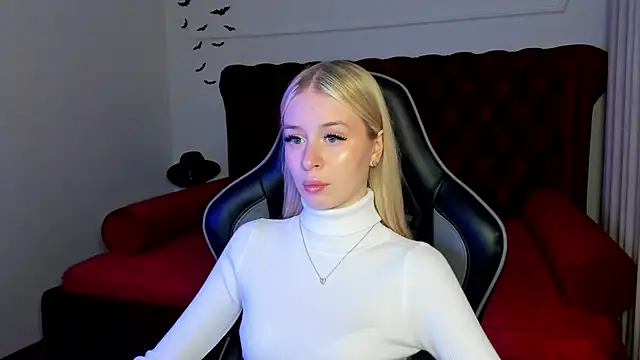 MiaGraces online show from 12, 11, 2025