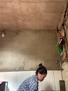 Snapshot of Halyy_xx chatting on 29, 10, 2025 Halyy xx online show from 29, 10, 2025