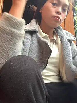 Snapshot of Halyy_xx chatting on 1, 11, 2025 Halyy xx online show from 1, 11, 2025