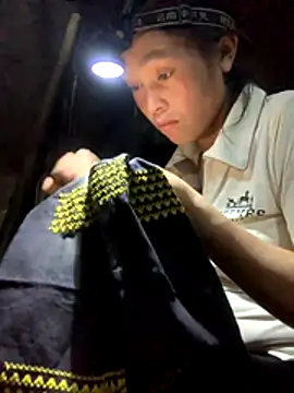 Snapshot of Halyy_xx chatting on 2, 11, 2025 Halyy xx online show from 2, 11, 2025