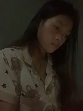 Snapshot of Halyy_xx chatting on 16, 10, 2025 Halyy xx online show from 16, 10, 2025