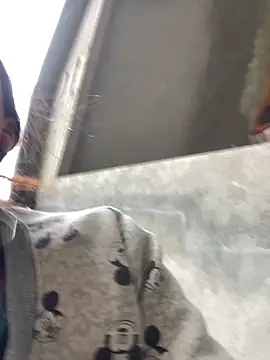 Snapshot of Halyy_xx chatting on 19, 11, 2025 Halyy xx online show from 19, 11, 2025