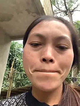 Snapshot of Halyy_xx chatting on 16, 10, 2025 Halyy xx online show from 16, 10, 2025