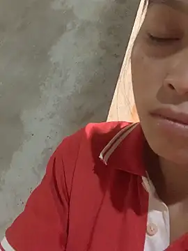 Snapshot of Halyy_xx chatting on 31, 10, 2025 Halyy xx online show from 31, 10, 2025