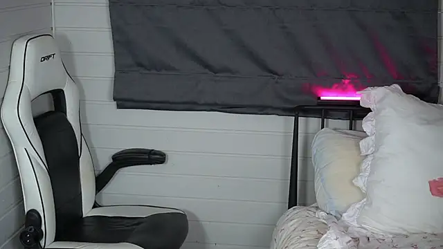 Peachxlush online show from 3, 10, 2025