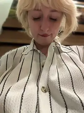 Snapshot of RonnieKiss chatting on 24, 5, 2026 RonnieKiss online show from 24, 5, 2026