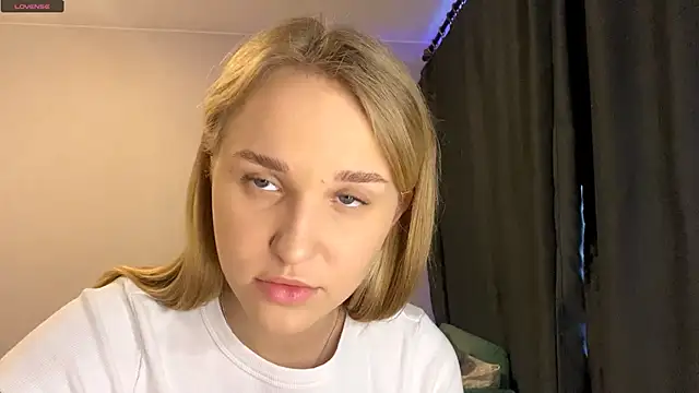 TanekaBoitel online show from 8, 10, 2025