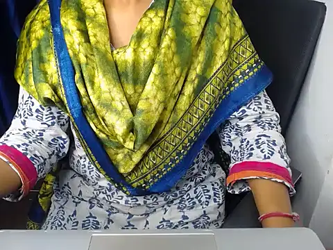 Snapshot of priya_gupta7 chatting on 2, 10, 2025 priya gupta7 online show from 2, 10, 2025