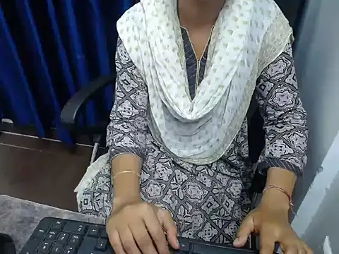 Snapshot of priya_gupta7 chatting on 1, 10, 2025 priya gupta7 online show from 1, 10, 2025