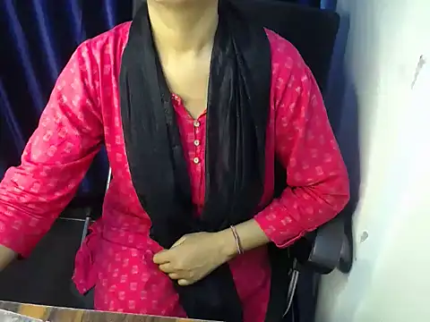 Snapshot of priya_gupta7 chatting on 18, 10, 2025 priya gupta7 online show from 18, 10, 2025