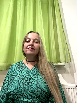 Snapshot of B_i_r_d_i_e chatting on 1, 10, 2025 B i r d i e online show from 1, 10, 2025