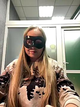 Snapshot of B_i_r_d_i_e chatting on 29, 10, 2025 B i r d i e online show from 29, 10, 2025