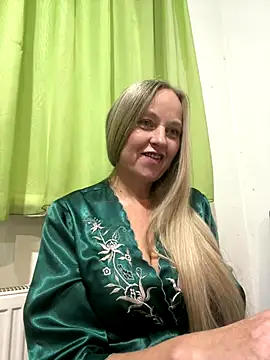 Snapshot of B_i_r_d_i_e chatting on 25, 9, 2025 B i r d i e online show from 25, 9, 2025